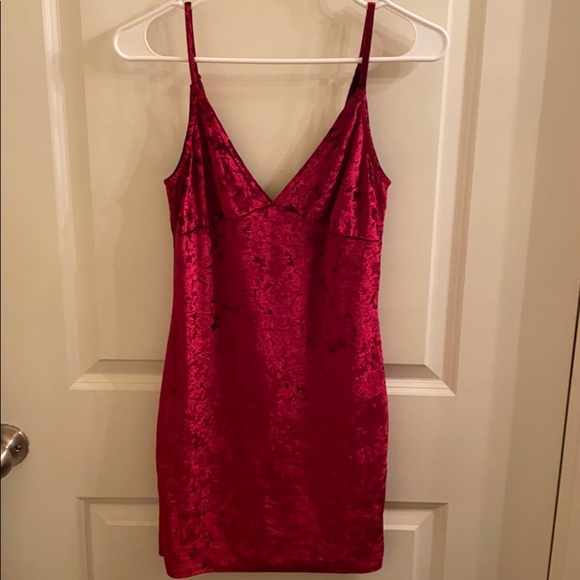 Red velvet dress - Picture 2 of 4